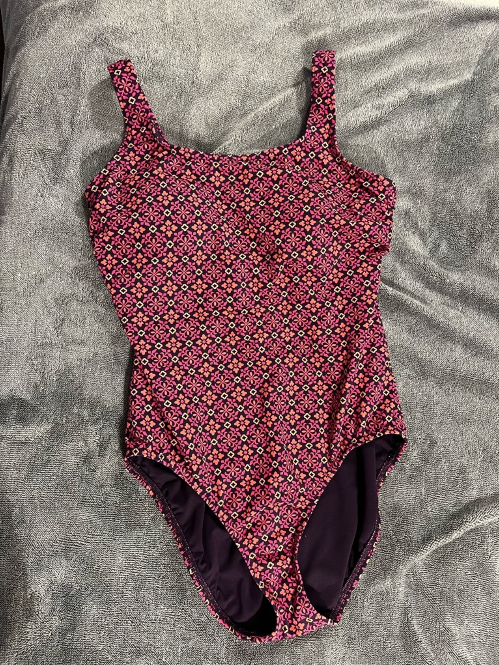 Women’s Lands End Size 12 DD Breast Minimizing One-Piece Swimsuit